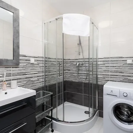Zabiniec 2-bedroom Διαμέρισμα *